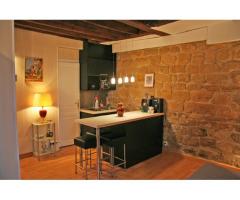 Studio Rue de Charenton close to 87 bus stop (PARIS, 12th)