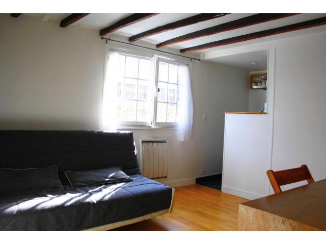 Studio is located on the 5th floor without lift in the 3rd arrondissement, Rue du Perche
