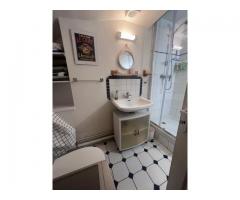 This furnished Studio/2 Rooms of a charming Parisian building in the 17th arrondissement