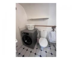 This furnished Studio/2 Rooms of a charming Parisian building in the 17th arrondissement